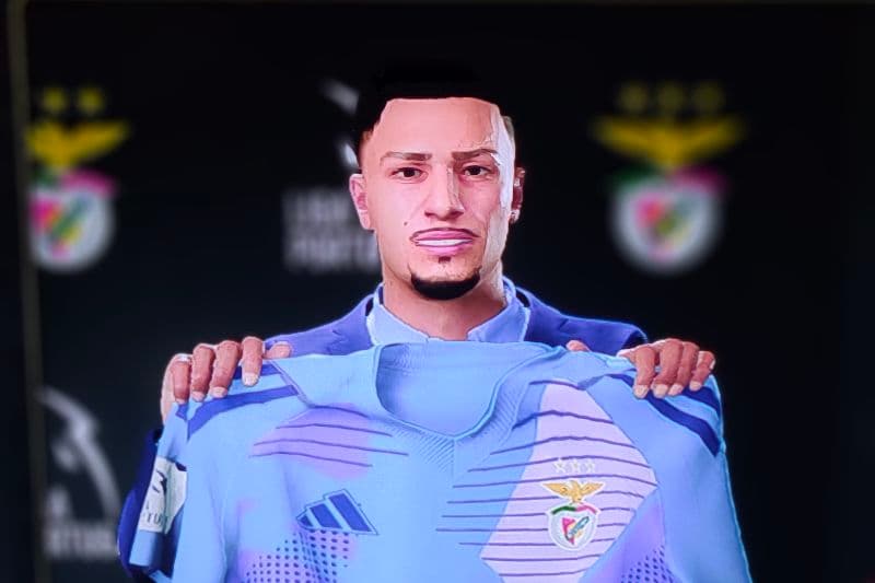 Momento especial! Depois de muito trabalho, finalmente subi para o time profissional do Benfica. Um sonho que se tornar realidade e um pa…