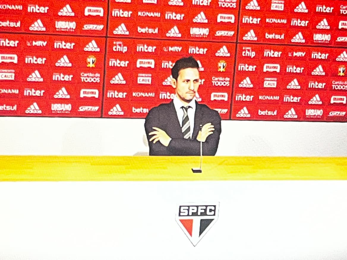 Feliz em comandar meu primeiro clube profissional. #VamosSaopaulo
