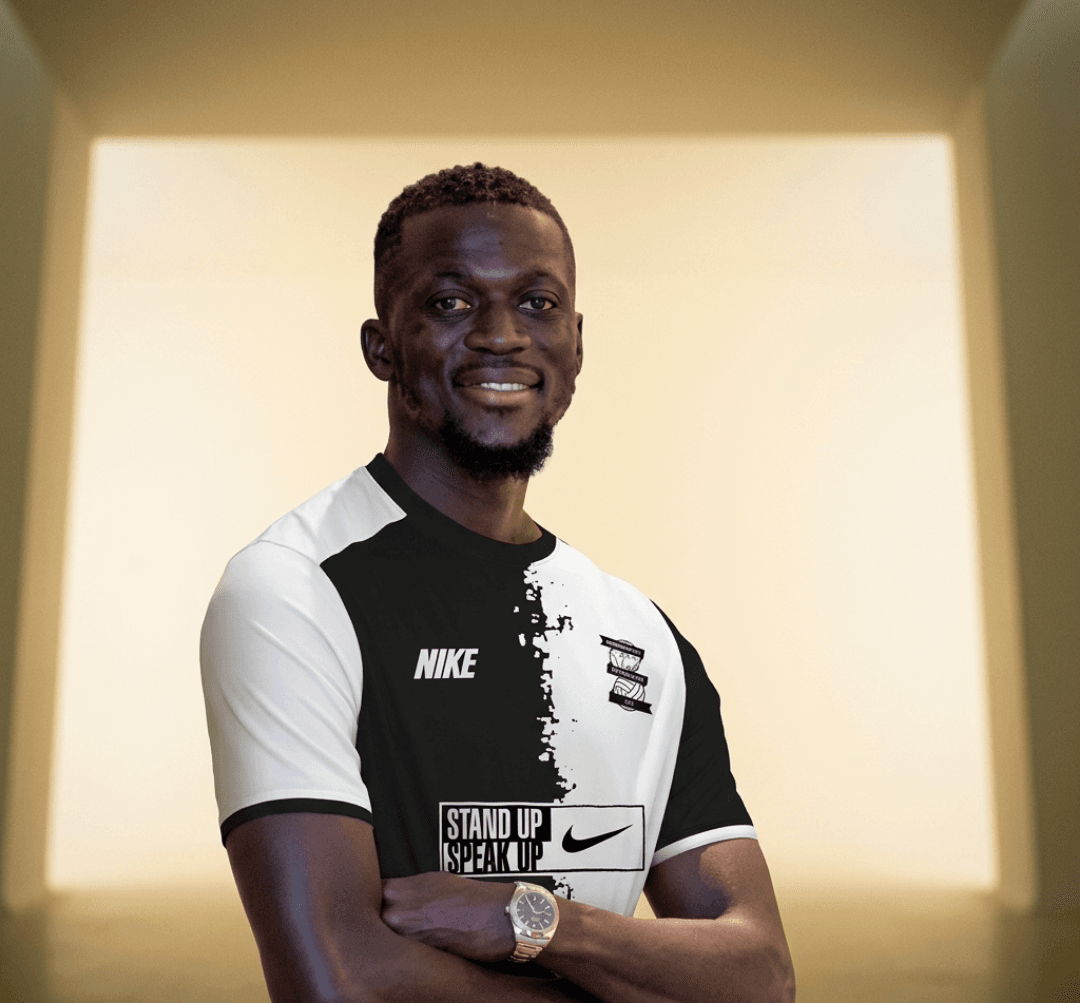 A nova camisa STAND UP SPEAK UP na campanha antiracista para o Birmingham City que será usada na partida contra o Chelsea na Emirates FA …