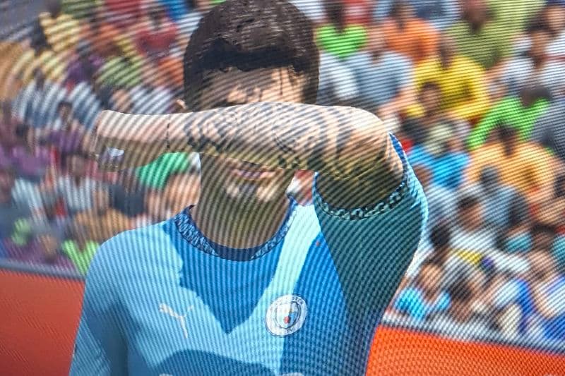 Gol de pulisic fazendo o 2-1 para City contra o Liverpool, haaland intercepta a bola e lança para pulisic que cara cara com o goleiro bat…
