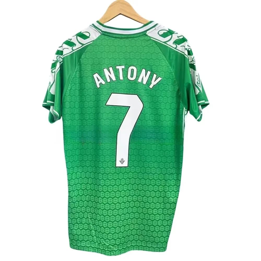 Começando minha primeira coleção de camisas! 😅 A primeira já consegui no último jogo contra o Betis, e é de um craque!!
