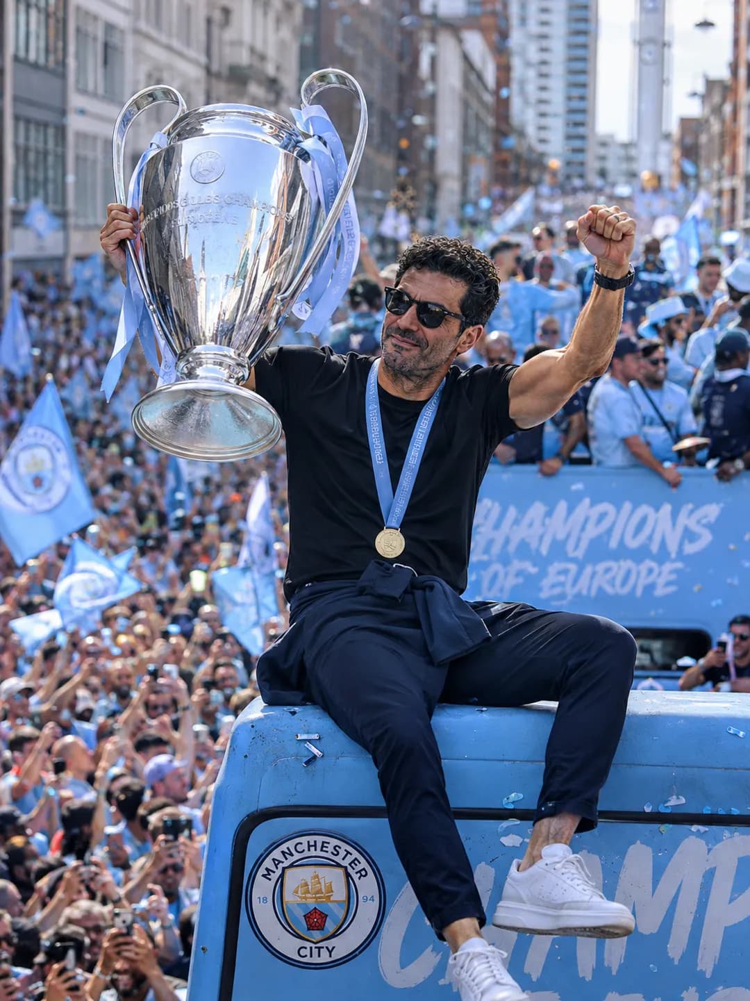 “Hoje não tem terno, coletiva ou prancheta. Hoje é dia de viver tudo aquilo que construímos juntos. 🏆💙 A Champions é nossa, Cityzens! O…