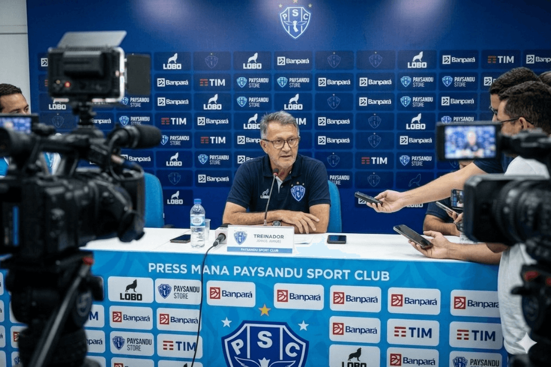 -" Jogo muito difícil, muito truncado, reconheço meu erro, não há nada que possamos fazer, somente manter a cabeça no lugar e focar nos p…