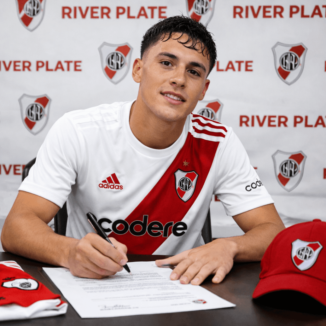 De um sonho para a realidade. ✍️⚪🔴 Orgulhoso de começar minha história no River Plate. Obrigado à minha família por estar ao meu lado em…