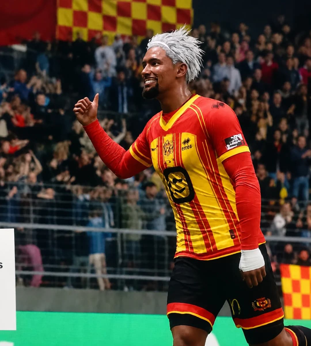 Hat-trick no jogo de ontem e estou muito feliz com isso!. Vamos pra cima KV mechelen❤️💛