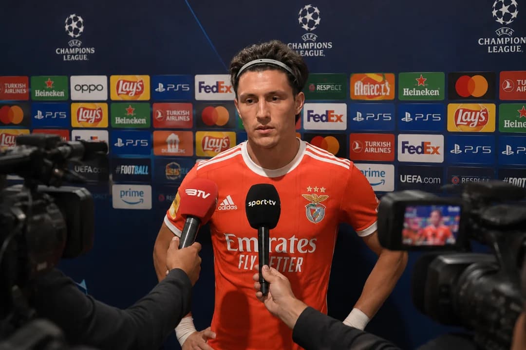 Dinho fala que vai fazer de tudo para trazer a Champions league, e disse que vai virar no jogo de volta, o Benfica perdeu de 4 a 0 "vou g…